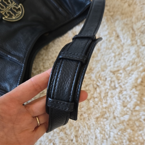 Tory Burch Black Leather Shoulder Bag with Gold Medallion - Picture 5 of 10
